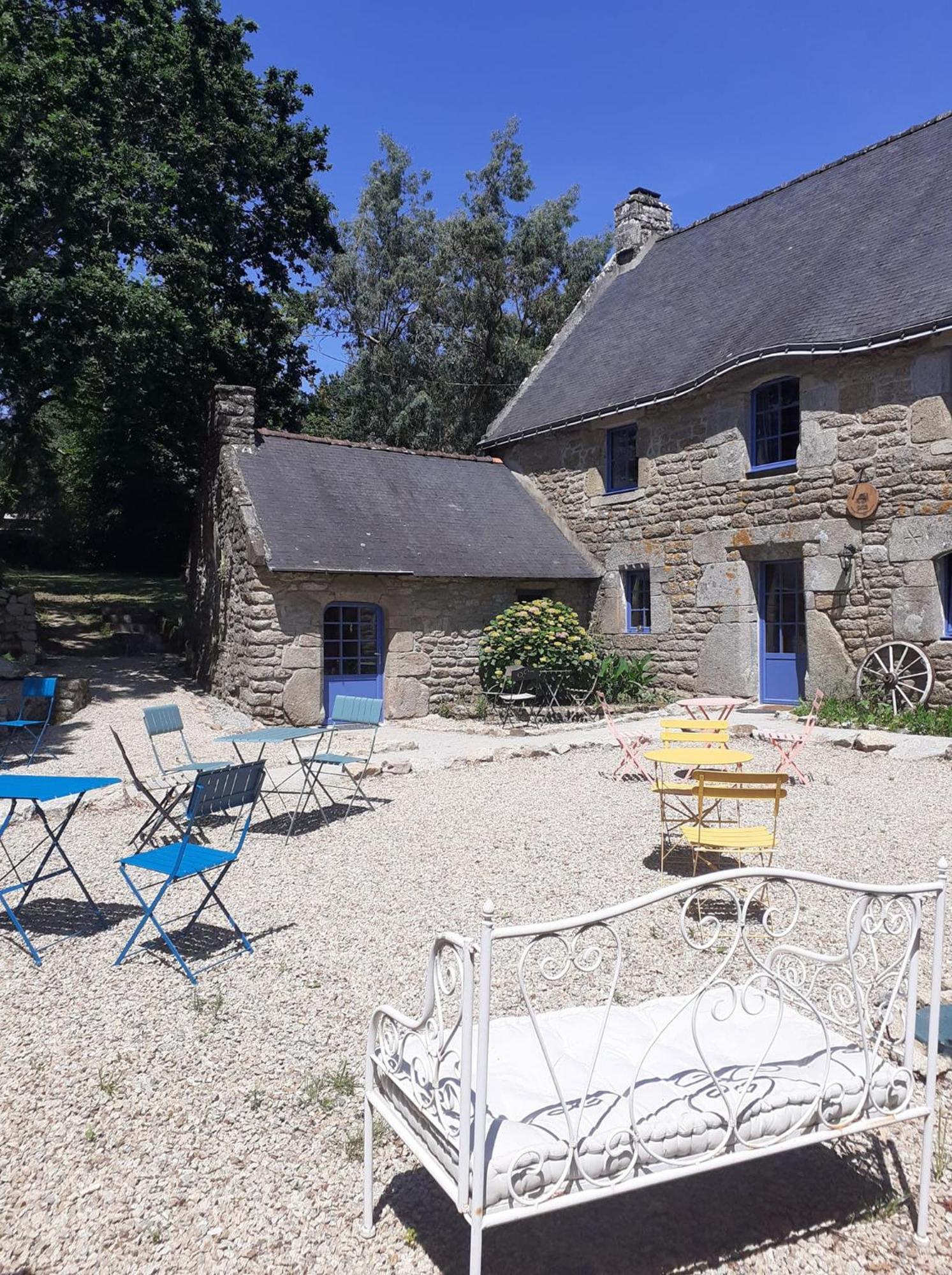 Des Feuilles Et Des Hiboux Hotel Plescop Exterior photo